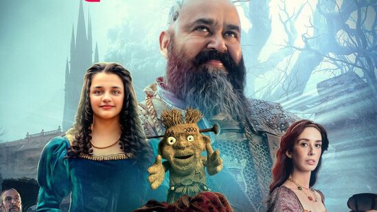ఓ పురాతన రహస్య నిధిని సంరక్షించడం, ఓ బాలిక చుట్టూ బరోజ్ సినిమా సాగుతుంది. ఈ చిత్రంలో మోహన్‍లాల్‍ సహా మాయా రావ్, గురు సోమసుందరం, ఇగాసియో మటెయోస్ కీరోల్స్ చేశారు. ఈ మూవీని ఆంటోనీ పెరుంబవూర్ నిర్మించారు.