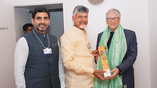 ఏపీ సీఎం చంద్రబాబు దావోస్‌లో జరుగుతున్న ఆర్థిక సదస్సులో మైక్రోసాఫ్ట్ అధినేత బిగ్ గేట్స్ తో సమావేశమయ్యారు. ఆంధ్రప్రదేశ్‌లో పురోగతిని ముందుకు తీసుకెళ్లడానికి ఆరోగ్యం, ఏఐ, ఆవిష్కరణలపై సహకరించే అవకాశాల గురించి వారు చర్చించారు.
