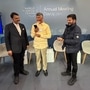 దావోస్ పర్యటనలో ఉన్న ఏపీ సీఎం చంద్రబాబు, తెలంగాణ సీఎం రేవంత్ రెడ్డి, మహారాష్ట్ర సీఎం ఫడణవీస్ భేటీ అయ్యారు. ఈ ఫోటోను సీఎం చంద్రబాబు టీమ్ ఇండియా అని ఎక్స్ లో పోస్టు చేశారు. దేశం, రాష్ట్రాల అభివృద్ధి, ఆర్థిక వ్యవస్థ, ఆవిష్కరణలు, సాంకేతికత, ఏఐ వంటి అంశాలపై ముగ్గురు సీఎంలు చర్చించినట్లు తెలుస్తోంది. <p>దావోస్ పర్యటనలో ఉన్న ఏపీ సీఎం చంద్రబాబు, తెలంగాణ సీఎం రేవంత్ రెడ్డి, మహారాష్ట్ర సీఎం ఫడణవీస్ భేటీ అయ్యారు. ఈ ఫోటోను సీఎం చంద్రబాబు టీమ్ ఇండియా అని ఎక్స్ లో పోస్టు చేశారు. దేశం, రాష్ట్రాల అభివృద్ధి, ఆర్థిక వ్యవస్థ, ఆవిష్కరణలు, సాంకేతికత, ఏఐ వంటి అంశాలపై ముగ్గురు సీఎంలు చర్చించినట్లు తెలుస్తోంది. </p>