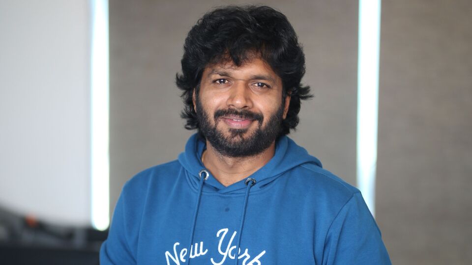 Anil Ravipudi: మా అమ్మ 30 ఏళ్ల తర్వాత సినిమాకు వచ్చిందని ఫొటో పెట్టాడు, ఆ  హీరోనే దర్శకుడిగా నిలబెట్టారు: అనిల్ రావిపూడి-director anil ravipudi  completes 10 years film ...