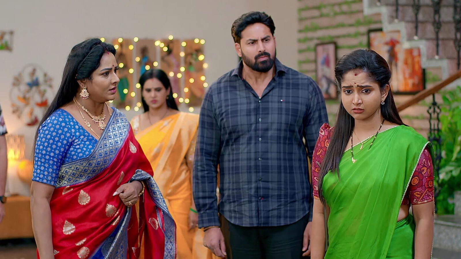 Brahmamudi January 24th Episode: సుభాష్‌కు ఎదురు తిరిగిన కావ్య- కోడలిపై చేయెత్తిన అపర్ణ- రుద్రాణి, ధాన్యం ప్లాన్ రివర్స్