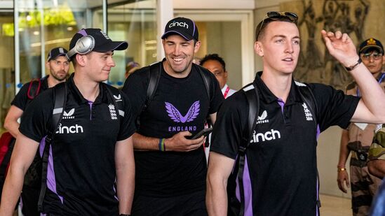 England Final XI for 2nd T20: ఐదు టీ20ల సిరీస్ లో తొలి మ్యాచ్ ను 7 వికెట్లతో గెలిచి 1-0 ఆధిక్యంలో దూసుకెళ్లింది టీమిండియా. ఇక ఇప్పుడు ఒత్తిడి ఇంగ్లండ్ పైనే ఉంది. చెన్నైలో గెలిచి సిరీస్ సమం చేయాలని ఆ టీమ్ భావిస్తోంది.