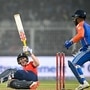 England Final XI for 2nd T20: టీమిండియాతో తొలి టీ20లో ఏడు వికెట్లతో ఓడిన ఇంగ్లండ్ టీమ్.. రెండో టీ20కి ఒక రోజు ముందే తుది జట్టును ప్రకటించింది. పేస్ బౌలర్ గస్ అట్కిన్సన్ స్థానంలో బ్రైడన్ కార్స్ ను తీసుకుంది. ఇక గాయపడిన జాకబ్ బెతెల్ కు బ్యాకప్ గా జేమీ స్మిత్ ను కూడా ఎంపిక చేశారు. <p>England Final XI for 2nd T20: టీమిండియాతో తొలి టీ20లో ఏడు వికెట్లతో ఓడిన ఇంగ్లండ్ టీమ్.. రెండో టీ20కి ఒక రోజు ముందే తుది జట్టును ప్రకటించింది. పేస్ బౌలర్ గస్ అట్కిన్సన్ స్థానంలో బ్రైడన్ కార్స్ ను తీసుకుంది. ఇక గాయపడిన జాకబ్ బెతెల్ కు బ్యాకప్ గా జేమీ స్మిత్ ను కూడా ఎంపిక చేశారు.</p>