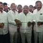 గంగులతో ప్రారంభోత్సవం చేయిస్తున్న బండి సంజయ్