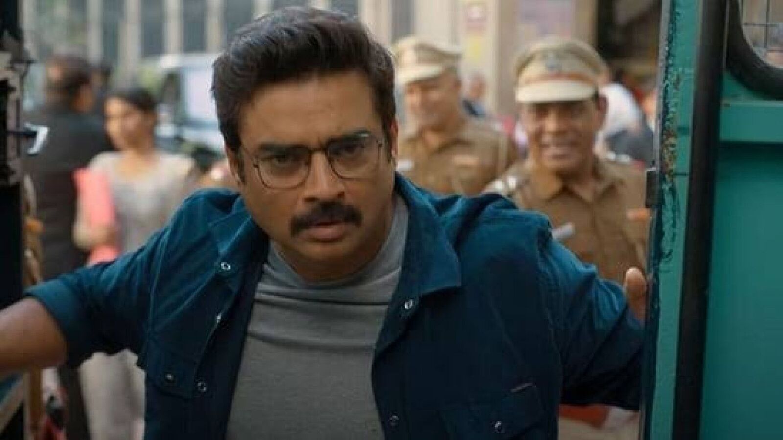 Comedy Thriller OTT: ఓటీటీలో అదరగొడుతున్న సెటైరికల్ థ్రిల్లర్ చిత్రం.. టాప్‍లో ట్రెండింగ్.. తెలుగులోనూ..