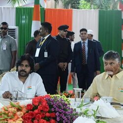 <p>గవర్నర్ ఎట్ హోం కార్యక్రమంలో సీఎం చంద్రబాబు, డిప్యూటీ సీఎం పవన్ కల్యాణ్</p>