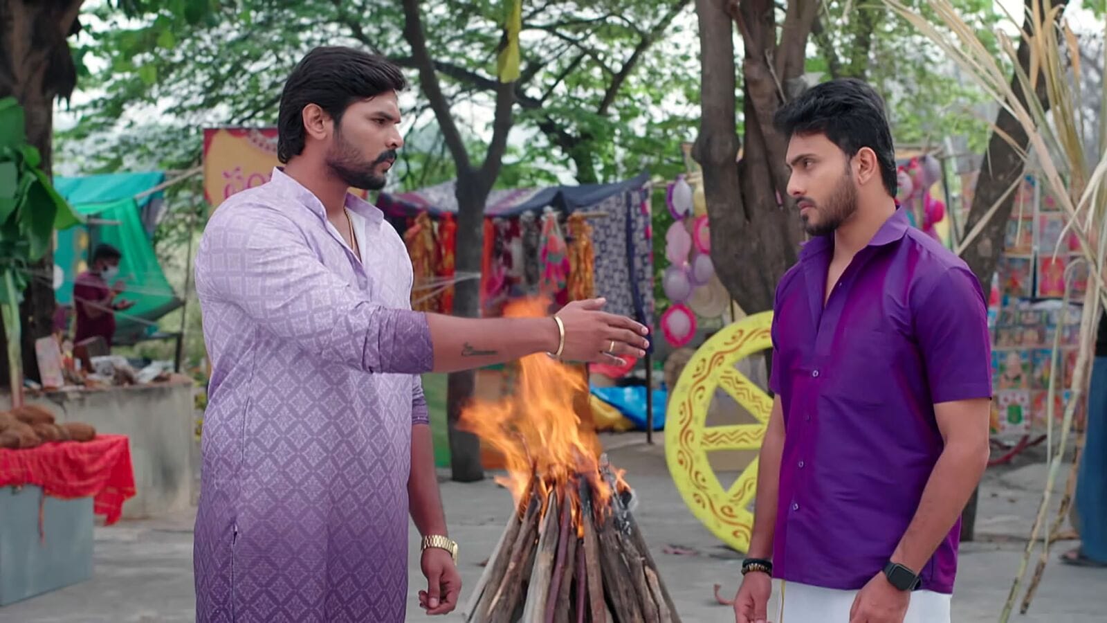 Illu Illalu Pillalu Today Episode: విశ్వపై ధీరజ్‌ డౌట్- ప్రేమపై రివేంజ్- రామరాజును పొడిచేసిన రౌడీలు- కుప్పకూలిపోయిన చందు