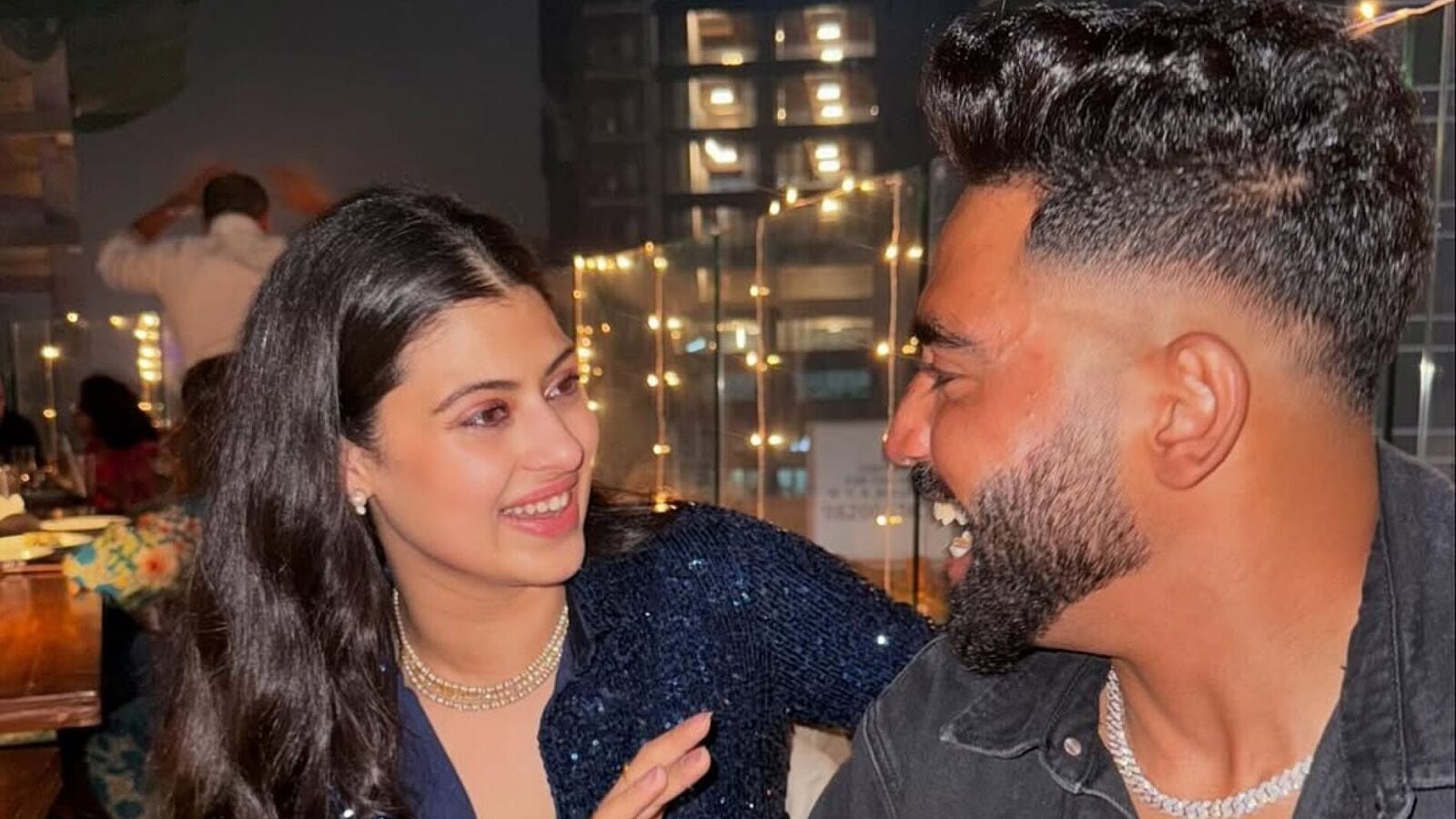 Mohammed Siraj: సిరాజ్‍తో డేటింగ్ రూమర్లు.. స్పందించిన దిగ్గజ సింగర్ మనవరాలు.. క్లారిటీ ఇచ్చిన పేసర్