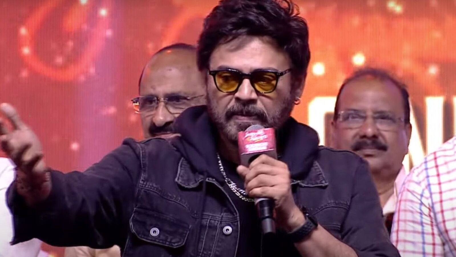 Venkatesh: హిట్ కొట్టినా మగాళ్లను పిలవడం లేదు: వెంకటేశ్ కామెంట్లు.. స్టేజ్‍పై జోష్‍తో డ్యాన్స్ చేసిన హీరో: వీడియో