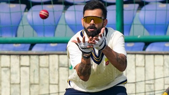 విరాట్ కోహ్లీ రావడంతో అతడికి గౌరవంగా కెప్టెన్సీ ఇచ్చేందుకు ఢిల్లీ మేనేజ్‍మెంట్ నిర్ణయించింది. ఈ మ్యాచ్‍లో కెప్టెన్సీ చేయాలని కోహ్లీని అడిగిందట. అయితే, కెప్టెన్సీ ఆఫర్‌ను కోహ్లీ తిరస్కరించాడని సమాచారం బయటికి వచ్చింది.&nbsp;