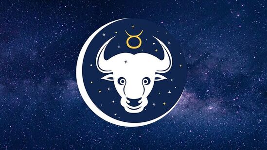 వృషభ రాశి : ఈ రాశి వారికి రేపు ప్రణాళిక, పని అనుకూలమైన రోజు. ఉద్యోగాల కోసం చూస్తున్న వారి ప్రయత్నాలు మెరుగ్గా ఉంటాయి. ఎలాంటి ముఖ్యమైన సమాచారాన్ని ఎవరితోనూ పంచుకోనవసరం లేదు. మీరు మీ తల్లితో కలిసి మతపరమైన యాత్రకు వెళ్ళవచ్చు. మీరు మీ వ్యాపారంలో కొన్ని కొత్త సాధనాలను చేర్చుకుంటారు, మీ ఆదాయం కూడా పెరుగుతుంది మరియు మీ పిల్లలు మీ అంచనాలను అందుకుంటారు. వృషభ రాశి : ఈ రాశి వారికి రేపు ప్రణాళిక, పని అనుకూలమైన రోజు. ఉద్యోగాల కోసం చూస్తున్న వారి ప్రయత్నాలు మెరుగ్గా ఉంటాయి. ఎలాంటి ముఖ్యమైన సమాచారాన్ని ఎవరితోనూ పంచుకోనవసరం లేదు. మీరు మీ తల్లితో కలిసి మతపరమైన యాత్రకు వెళ్ళవచ్చు. మీరు మీ వ్యాపారంలో కొన్ని కొత్త సాధనాలను చేర్చుకుంటారు, మీ ఆదాయం కూడా పెరుగుతుంది మరియు మీ పిల్లలు మీ అంచనాలను అందుకుంటారు.