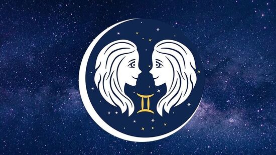 మిథున రాశి : మిథున రాశి వారికి రేపు మంచి రోజు. రేపు మీ మనసు చంచలంగా ఉంటుంది. కుటుంబ సమస్యలు మళ్లీ తలెత్తుతాయి. ఇల్లు మొదలైనవి కొనుక్కోవచ్చు. మీ సహోద్యోగులలో ఒకరి మాటల గురించి మీకు చెడుగా అనిపించవచ్చు. పనిలో తొందరపాటు తగదు. విద్యార్థులు ఏకాగ్రతతో చదువుపై దృష్టి సారించాలి. మిథున రాశి : మిథున రాశి వారికి రేపు మంచి రోజు. రేపు మీ మనసు చంచలంగా ఉంటుంది. కుటుంబ సమస్యలు మళ్లీ తలెత్తుతాయి. ఇల్లు మొదలైనవి కొనుక్కోవచ్చు. మీ సహోద్యోగులలో ఒకరి మాటల గురించి మీకు చెడుగా అనిపించవచ్చు. పనిలో తొందరపాటు తగదు. విద్యార్థులు ఏకాగ్రతతో చదువుపై దృష్టి సారించాలి.