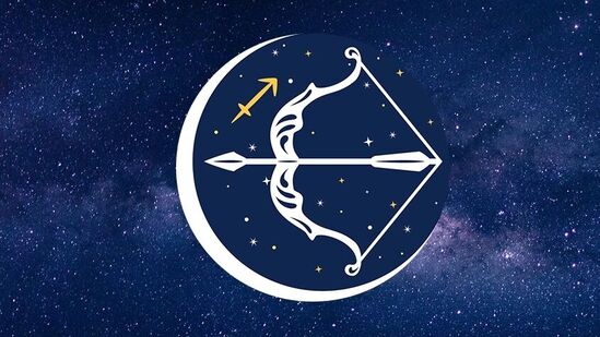 ధనుస్సు రాశి : ఈ రాశి వారికి రేపు ఉత్తేజకరమైన రోజు. కలిసి కూర్చొని కుటుంబ సమస్యలు పరిష్కరించుకోవాలి. ఇతర పనులపై ఎక్కువ దృష్టి సారిస్తారు. కొన్ని సీజనల్ వ్యాధులు మిమ్మల్ని ప్రభావితం చేస్తాయి. మీరు మీ ఇంట్లో అభిరుచులు మరియు ఆనందాల కోసం వస్తువులను కొనుగోలు చేయవచ్చు. ముఖ్యమైన సమాచారాన్ని ఎవరితోనూ పంచుకోకుండా ఉండాలి. తొందరపడి ఏ నిర్ణయమూ తీసుకోకుండా ఉండాలి. ధనుస్సు రాశి : ఈ రాశి వారికి రేపు ఉత్తేజకరమైన రోజు. కలిసి కూర్చొని కుటుంబ సమస్యలు పరిష్కరించుకోవాలి. ఇతర పనులపై ఎక్కువ దృష్టి సారిస్తారు. కొన్ని సీజనల్ వ్యాధులు మిమ్మల్ని ప్రభావితం చేస్తాయి. మీరు మీ ఇంట్లో అభిరుచులు మరియు ఆనందాల కోసం వస్తువులను కొనుగోలు చేయవచ్చు. ముఖ్యమైన సమాచారాన్ని ఎవరితోనూ పంచుకోకుండా ఉండాలి. తొందరపడి ఏ నిర్ణయమూ తీసుకోకుండా ఉండాలి.