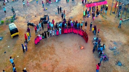 జనవరి 31 నుంచి ఫిబ్రవరి 2 వరకు మూడు రోజులపాటు అరకు చలి ఉత్సవం నిర్వహిస్తున్నారు. అరకు లోయలో గిరిజన నృత్యాలు, హాట్ ఎయిర్ బెలూన్లు, అరకు కాఫీ రుచి, గులాబీ ప్రదర్శనలు, మారథాన్‌లు, సైక్లింగ్, కార్నివాల్‌లు ఏర్పాటుచేస్తున్నారు.&nbsp;