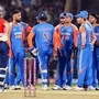 Team India: ఇంగ్లండ్ తో జరిగిన మూడో టీ20లో ఓడటం ద్వారా టీమిండియా మరో అనుకోని జాబితాలో కూడా చేరింది. ఈ ఓటమి ద్వారా అంతర్జాతీయ క్రికెట్ లో మూడు ఫార్మాట్లు కలిపి 700, అంతకంటే ఎక్కువ మ్యాచ్ లలో ఓడిన జట్ల జాబితాలోకి చేరడం గమనార్హం. <p>Team India: ఇంగ్లండ్ తో జరిగిన మూడో టీ20లో ఓడటం ద్వారా టీమిండియా మరో అనుకోని జాబితాలో కూడా చేరింది. ఈ ఓటమి ద్వారా అంతర్జాతీయ క్రికెట్ లో మూడు ఫార్మాట్లు కలిపి 700, అంతకంటే ఎక్కువ మ్యాచ్ లలో ఓడిన జట్ల జాబితాలోకి చేరడం గమనార్హం.</p>