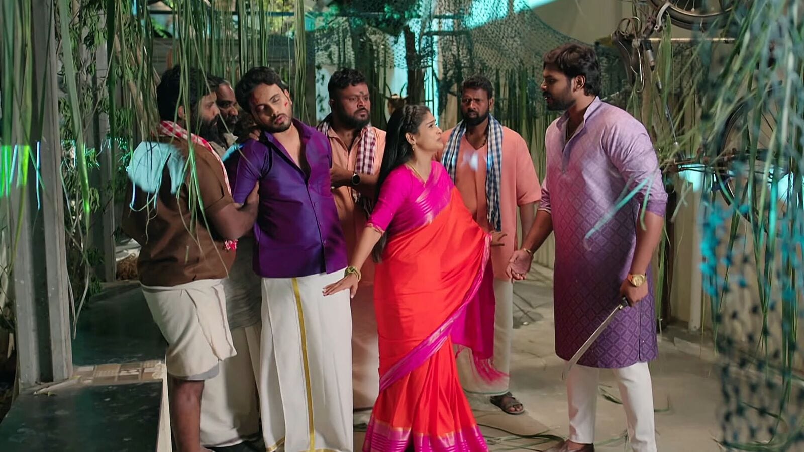 Illu Illalu Pillalu January 30th Episode: భ‌ర్తను కాపాడుకున్న ప్రేమ - హాస్పిట‌ల్ పాలైన ధీర‌జ్ - వేదావ‌తి విశ్వ‌రూపం