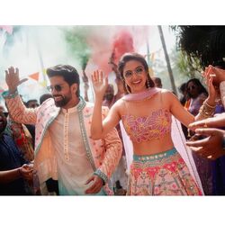 <p>Keerthy Suresh Photos: కీర్తి సురేష్ గురువారం (జనవరి 30) కూడా తన పెళ్లికి సంబంధించిన కొన్ని ఫొటోలను ఇన్‌స్టాగ్రామ్ లో షేర్ చేసింది.</p>