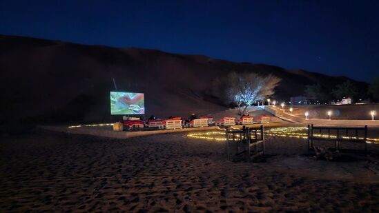 ఒమన్ : ఒమన్లో శాశ్వత నదులు లేవు కానీ వర్షాకాలంలో చాలా చోట్ల నీరు ప్రవహించడం ప్రారంభమవుతుంది. తద్వారా భూగర్భ జలాలు నిండుతాయి. మిగిలిన నీటి కొరతను కూడా డీశాలినేషన్ ప్లాంట్ తీరుస్తుంది దేశం. ఒమన్ : ఒమన్లో శాశ్వత నదులు లేవు కానీ వర్షాకాలంలో చాలా చోట్ల నీరు ప్రవహించడం ప్రారంభమవుతుంది. తద్వారా భూగర్భ జలాలు నిండుతాయి. మిగిలిన నీటి కొరతను కూడా డీశాలినేషన్ ప్లాంట్ తీరుస్తుంది దేశం.