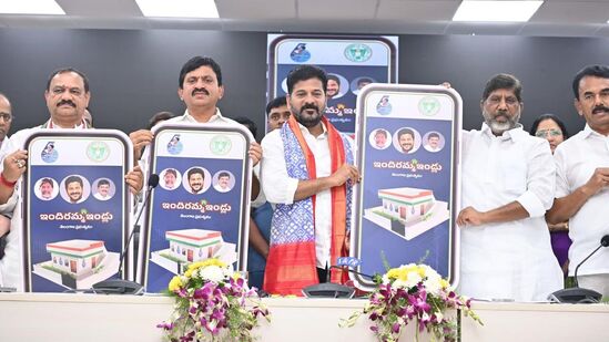 లబ్ధిదారులను ఫైనల్ చేసే క్రమంలో ప్రభుత్వం మరిన్ని జాగ్రత్తలు తీసుకునే పనిలో పడింది. లబ్ధిదారులను గుర్తించే విషయంలో ఆర్టిఫిషియల్ ఇంటెలిజెన్స్ టెక్నాలజీ వాడాలని నిర్ణయించింది. ఇదే విషయంలో రాష్ట్ర గృహ నిర్మాణశాఖ మంత్రి పొంగులేటి శ్రీనివాస్ రెడ్డి కీలక ప్రకటన చేశారు.