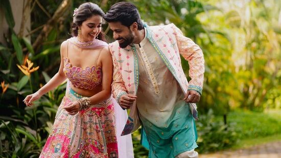 Keerthy Suresh Photos: భర్తతో పోటీపడి స్టెప్పులేస్తూ..