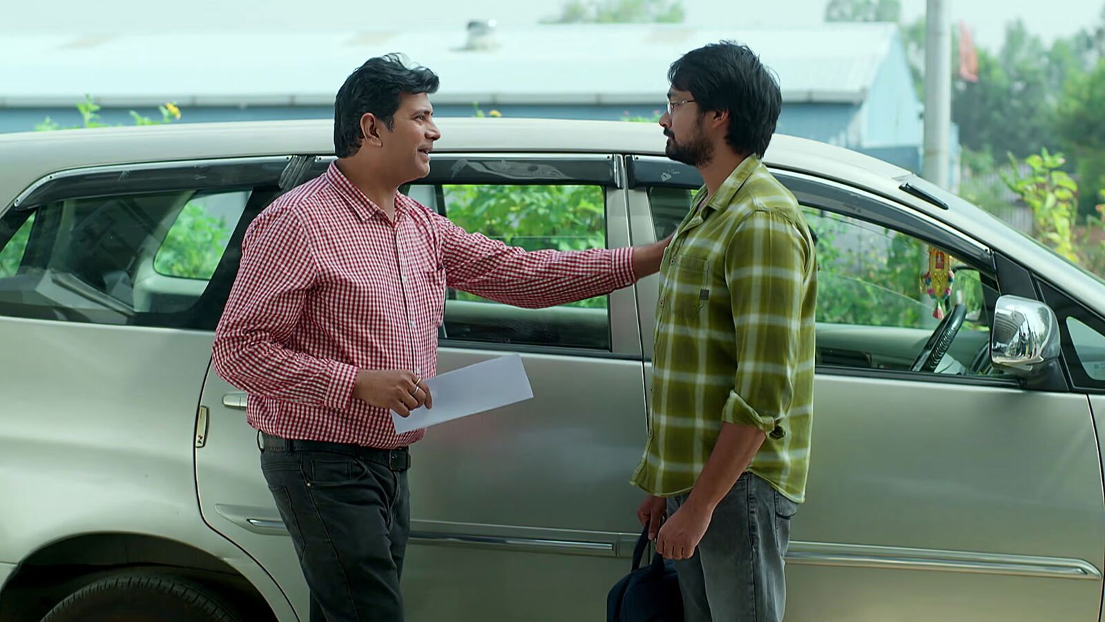 Brahmamudi February 1st Episode: కల్యాణ్ పాట రాసినట్లు కనిపెట్టిన సంగీత దర్శకుడు- రగిలిన కావ్య రాజ్ పాస్‌పోర్ట్ చిచ్చు