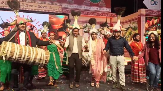 కాఫీ రుచులు, ఫ్యాషన్ షో, సినీ, టీవీ కళాకారులతో ప్రత్యేక షోలు, సుంకరమెట్ట కాఫీ తోటల్లో అరకు ట్రెక్కింగ్, హెలికాప్టర్ రైడింగ్ ప్రత్యేక ఆకర్షణగా నిలవనున్నాయి. హెలికాఫ్టర్‌లో ప్రకృతి అందాలు చూసే విధంగా అధికారులు ఏర్పాట్లు చేశారు. (రిపోర్టింగ్- జగదీశ్వరరావు జరజాపు, హిందుస్తాన్ టైమ్స్ తెలుగు)