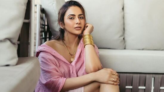 మేరే హ‌జ్బెండ్ కి బీవీతో రెండేళ్ల త‌ర్వాత బాలీవుడ్‌లోకి రీఎంట్రీ ఇస్తోంది ర‌కుల్ ప్రీత్ సింగ్‌.&nbsp;