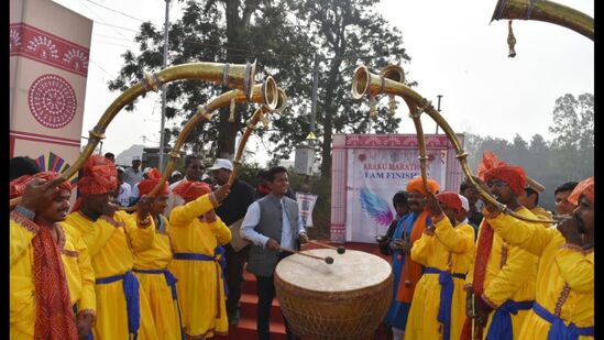 హాట్ బెలూన్, పారాగ్లైడ్, హెలికాఫ్టర్ వంటి వాటిని ప్రైవేటు సంస్థలు అందుబాటులోకి తీసుకొచ్చాయి. వీటిలో పర్యాటకులు, స్థానికులు విహరిస్తున్నారు. &nbsp;