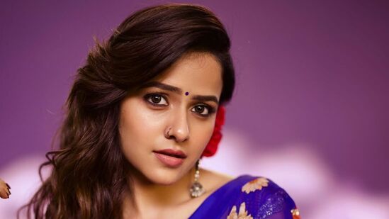 ప్ర‌స్తుతం తెలుగులో సిద్ధు జొన్న‌ల‌గ‌డ్డ‌తో జాక్ మూవీ చేస్తోంది. స్పై యాక్ష‌న్ థ్రిల్ల‌ర్‌గా తెర‌కెక్కుతోన్న ఈ మూవీకి బొమ్మ‌రిల్లు భాస్క‌ర్ ద‌ర్శ‌క‌త్వం వ‌హిస్తున్నాడు.&nbsp;