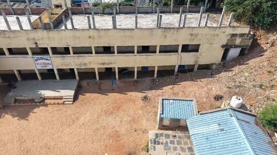 ఆధునిక సాంకేతికతతో నేరాలను కట్టడి చేయాలనే ఉద్దేశంతో విజయవాడ కమిషనరేట్ కు ప్రభుత్వం డ్రోన్స్ అందించింది. వీటితో బహిరంగ ప్రదేశాల్లో మద్యం, గంజాయి సేవించే వ్యక్తులను, పాఠశాలలు, కాలేజీ వద్ద ఈవ్ టీజింగ్ చేసే వారిని గుర్తించి, వారిని అదుపులోకి తీసుకుంటున్నారు. అలాగే పేకాట, కోడి పందేలు వంటి అసాంఘిక కార్యక్రమాలను అడ్డుకునేందుకు పోలీసులకు అవకాశం దొరికింది.