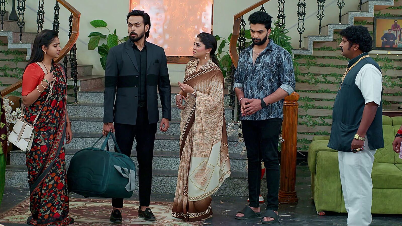 Brahmamudi February 4th Episode రుద్రాణి గ్యాంబ్లింగ్- 2 కోట్లు కొట్టేసిన రాహుల్‌ను బాదిన రాజ్- ట్విస్టుల మీద ట్విస్టులు