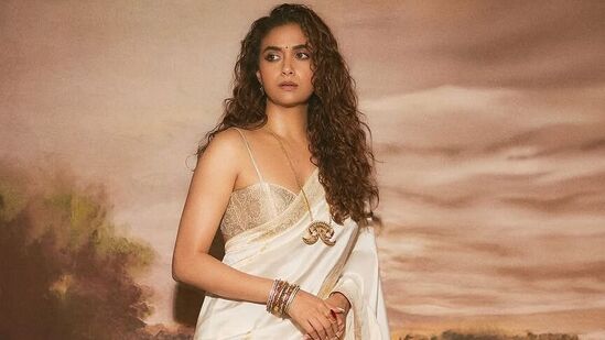బేబీ జాన్ ఫెయిల్యూర్ తర్వాత ఓటీటీ వెబ్ సిరీస్ అక్కా కీర్తి సురేష్ కు బాలీవుడ్ లో రీఎంట్రీ ఇస్తుందని భావిస్తున్నారు.