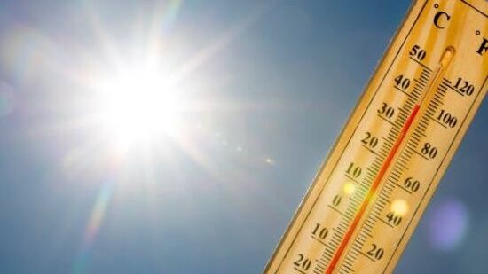 తెలంగాణలో కూడా పగటి ఉష్ణోగ్రతలు క్రమంగా పెరుగుతున్నాయి. రానున్న మూడు రోజుల్లో తెలంగాణలో ఉష్ణోగ్రతలు అధికంగా నమోదవుతాయని ఐఎండీ హెచ్చరించింది. తెలంగాణలో కూడా పగటి ఉష్ణోగ్రతలు క్రమంగా పెరుగుతున్నాయి. రానున్న మూడు రోజుల్లో తెలంగాణలో ఉష్ణోగ్రతలు అధికంగా నమోదవుతాయని ఐఎండీ హెచ్చరించింది. 