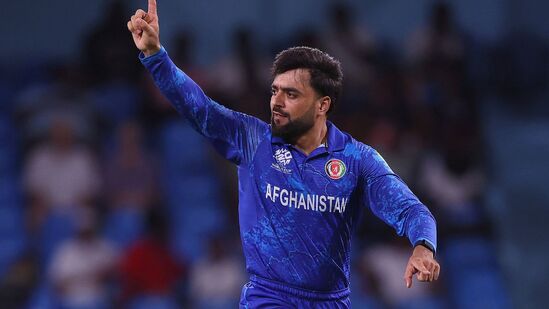 Rashid Khan: ఆఫ్ఘన్ స్పిన్నర్ రషీద్ ఖాన్ ఎస్ఏ20 లీగ్ లో ఎంఐ కేప్ టౌన్ తరఫున పార్ల్ రాయల్స్ టీమ్ పై ఈ రికార్డు క్రియేట్ చేశాడు. రషీద్ 461 టీ20 మ్యాచ్ లలో 633 వికెట్లతో ఈ రికార్డును తన పేరిట రాసుకున్నాడు.