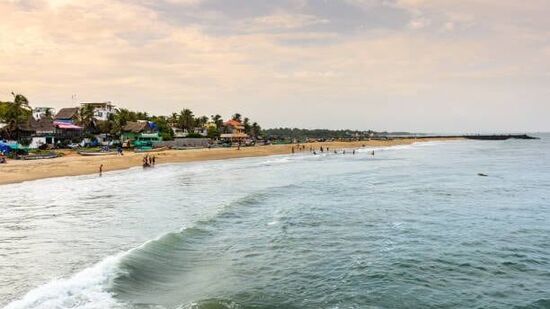 తాజాగా హైదరాబాద్ నుంచి IRCTC టూరిజం సరికొత్త టూర్ ప్యాకేజీని ప్రకటించింది. తమిళనాడు తీర ప్రాంతంలోని టూరిస్ట్ ప్లేస్ లను చూసేలా ఈ ట్రిప్ ను ఆపరేట్ చేయనుంది. మొత్తం 5 రోజులు ఉంటుంది. తాజాగా హైదరాబాద్ నుంచి IRCTC టూరిజం సరికొత్త టూర్ ప్యాకేజీని ప్రకటించింది. తమిళనాడు తీర ప్రాంతంలోని టూరిస్ట్ ప్లేస్ లను చూసేలా ఈ ట్రిప్ ను ఆపరేట్ చేయనుంది. మొత్తం 5 రోజులు ఉంటుంది. 