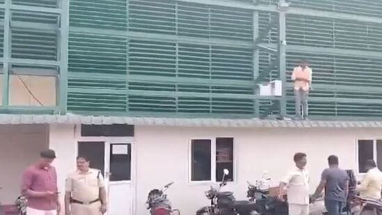 జగన్ నివాసం దగ్గర భద్రతా చర్యలు