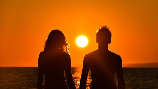 కుంభం ఈ వారం ప్రేమకు సంబంధించి కొన్ని వివాదాలు ఎదురవుతాయి. వారం ప్రారంభంలో మీకు ఇచ్చిన హామీలు నెరవేరలేదని భావిస్తారు. వారం చివరిలో కొన్ని సమస్యలు ఎదురవుతాయి. మరికొన్ని మీ సంబంధంలో ఉద్రిక్తతకు కారణమవుతాయి. మీ భాగస్వామితో పరస్పర సంబంధాలకు ప్రాధాన్యత ఇవ్వడం మీ సంబంధంలో మాధుర్యాన్ని తెస్తుంది.