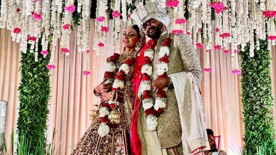 ఉన్నోడు ఒరు నాల్, ఓం శాంతి ఓం వంటి తమిళ చిత్రాల్లో నటించిన నీలం ఉపాధ్యాయ మళ్లీ 2018లో పండగల వచ్చాడు, తమషా సినిమాల్లో నటించింది. ఆ తర్వాత మళ్లీ సినిమాలు చేయలేదు. ఇప్పుడు ప్రియాంక చోప్రా తమ్ముడుని పెళ్లి చేసుకుని నీలం చోప్రాగా మారింది. ఉన్నోడు ఒరు నాల్, ఓం శాంతి ఓం వంటి తమిళ చిత్రాల్లో నటించిన నీలం ఉపాధ్యాయ మళ్లీ 2018లో పండగల వచ్చాడు, తమషా సినిమాల్లో నటించింది. ఆ తర్వాత మళ్లీ సినిమాలు చేయలేదు. ఇప్పుడు ప్రియాంక చోప్రా తమ్ముడుని పెళ్లి చేసుకుని నీలం చోప్రాగా మారింది. 