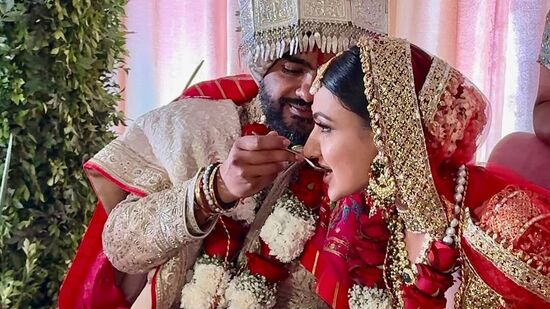 నక్షత్ర సినిమా తర్వాత 2013లో యాక్షన్ 3డి మూవీలో హీరోయిన్గా యాక్ట్ చేసింది నీలం ఉపాధ్యాయ. ఇందులో హీరో అల్లరి నరేష్ పక్కన జోడీగా నటించింది. అనంతరం తమిళ ఇండస్ట్రీలోకి అడుగుపెట్టింది నీలం ఉపాధ్యాయ. నక్షత్ర సినిమా తర్వాత 2013లో యాక్షన్ 3డి మూవీలో హీరోయిన్గా యాక్ట్ చేసింది నీలం ఉపాధ్యాయ. ఇందులో హీరో అల్లరి నరేష్ పక్కన జోడీగా నటించింది. అనంతరం తమిళ ఇండస్ట్రీలోకి అడుగుపెట్టింది నీలం ఉపాధ్యాయ. 