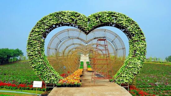 మీన రాశి వారికి ఈ వారం ప్రేమ పరంగా అనుకూలంగా ఉంటుంది. మీ సంబంధం మెరుగుపడుతుంది. సంతోషం క్రమంగా పెరుగుతుంది. వారం చివరిలో మీరు, మీ భాగస్వామి ప్రేమ బలంగా ఉంటుంది. కలిసి మంచి సమయాన్ని గడుపుతారు. మీ సంబంధంలో సంతోషం ఉంటుంది. జీవితం సంతోషం, సానుకూలతతో కనిపిస్తుంది. (గమనిక : ఈ వ్యాసంలో ఇచ్చిన సమాచారం నమ్మకాల మీద ఆధారపడి ఉంటుంది. వివిధ మాధ్యమాలు/జ్యోతిష్యం/పంచాంగాల నుంచి సేకరించినది. ఏమైనా అనుమానాలు ఉంటే సంబంధిత నిపుణులను సంప్రదించండి.)