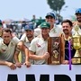 ట్రోఫీతో ఆస్ట్రేలియా ఆటగాళ్లు ట్రోఫీతో ఆస్ట్రేలియా ఆటగాళ్లు