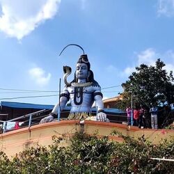 <p>దక్షయజ్ఞంలో జరిగిన అవమానం కారణంగా.. సతీదేవి దేహత్యాగం చేస్తుంది. సతీదేవి వియోగం తర్వాత పరమ శివుడు పిచ్చివాడై ముల్లోకాలు తిరుగుతుండగా.. కోటప్పకొండ శివుడిని ఆకర్షించి, ఆశ్రయమిచ్చింది. శివుడు బాల దక్షిణామూర్తి రూపంలో 12 సంవత్సరాలు ధ్యాన నిమగ్నుడై తపస్సు గావించిన పవిత్ర స్థలమే ఈ త్రికోటేశ్వరాలయం.&nbsp;</p>