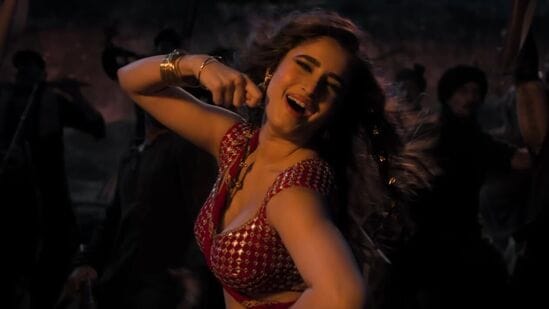 ఇదిలా ఉంటే, రాషా తడానీ బాలీవుడ్ డెబ్యూ ఇచ్చిన ఆజాద్ సినిమాకు అభిషేక్ కపూర్ దర్శకత్వం వహించారు. ఉయ్ అమ్మ పాటతో అదరగొట్టిన ఆజాద్ మూవీకి అమిత్ త్రివేది సంగీతం అందించారు.