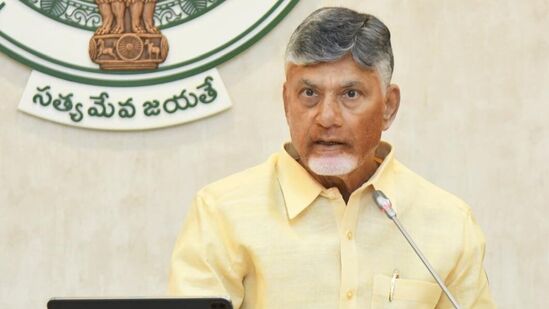 ఏపీ ప్రభుత్వం విద్యార్థులకు గుడ్ న్యూస్ చెప్పింది. వ్యవసాయ, పశు వైద్య విద్యార్థుల ఉపకార వేతనాలు రూ. 10,000లకు పెంచుతూ నిర్ణయం తీసుకుంది. &nbsp;అలాగే పీజీ విద్యార్థుల ఉపకార వేతనాలు రూ.12000కు పెంచింది.&nbsp;