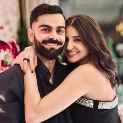 <p>Cricketers Wives: టీమిండియా మాజీ కెప్టెన్ విరాట్ కోహ్లి భార్య అనుష్క శర్మ అతని కంటే వయసులో ఆరు నెలలు పెద్దది. వీళ్లు 2017లో పెళ్లి చేసుకున్న విషయం తెలిసిందే.</p>