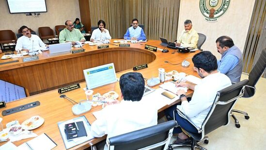 పౌరులకు వివిధ సేవలను అందించడంలో మొదటి దశలో… ప్రభుత్వం ఇటీవల మెటా సహాయంతో వాట్సాప్ గవర్నెన్స్ ను ప్రారంభించింది. ప్రస్తుతం వాట్సాప్ గవర్నెన్స్ ద్వారా 163 సేవలు అందుబాటులోకి వచ్చాయి. వీటి ఆధారంగా పౌరులు అనేక సేవలను పొందుతున్నారు.&nbsp;