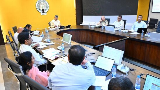 &nbsp;రాష్ట్ర ప్రజలకు వాట్సాప్‌లోనే అన్ని ధృవ‌ప‌త్రాలు అందిస్తామని... అందుకోసం అన్ని ప్రభుత్వ శాఖలు వాట్సాప్ గ‌వ‌ర్నెన్స్‌లో ఇంటిగ్రేటెడ్ కావాలని మంత్రి లోకేశ్ కోరారు. &nbsp;ఆర్టీజీఎస్‌లోని డేటా లేక్‌కు అనుసంధానం చేసి సహకరించాలని కోరారు.&nbsp;