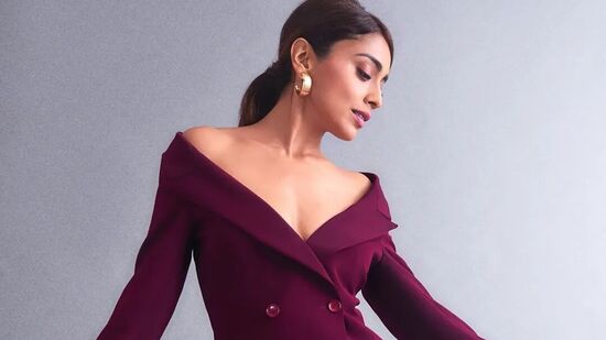 Shriya Bold Photos: శ్రియ శరణ్ అందాల విందు ఫొటోలు ఇప్పుడు సోషల్ మీడియాలో వైరల్ అవుతున్నాయి.