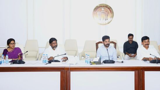 &nbsp;తెలంగాణ రైతులకు వ్యవసాయశాఖ మరో గుడ్ న్యూస్ చెప్పింది. కొత్తగా పట్టాదారు పాస్ బుక్ వచ్చిన రైతుల ఖాతాల్లో కూడా పంట పెట్టుబడి సాయం నిధులను జమ చేస్తామని తెలిపింది. ఆ దిశగా ప్రక్రియ కొనసాగుతోందని పేర్కొంది.