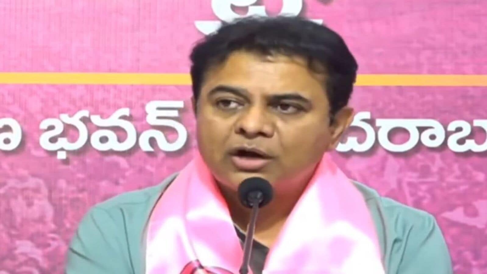 Telangana Politics : తెలంగాణ ఆడబిడ్డలారా.. ఈ కాంగ్రెస్ సర్కారుతో జర పైలం : కేటీఆర్
